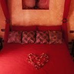 Rosa d'Oriente | Camera Romantica vicino mare Gaeta | Serapo Bed & Breakfast a Gaeta