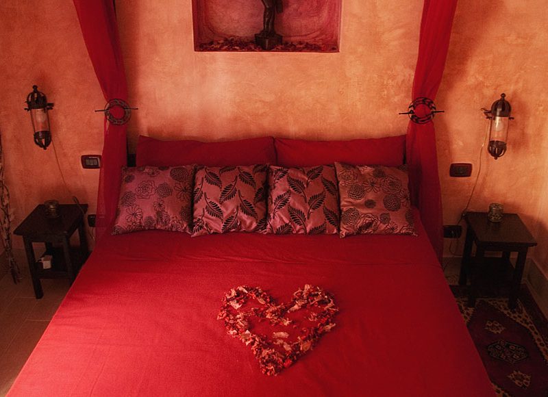 Rosa d'Oriente | Camera Romantica vicino mare Gaeta | Serapo Bed & Breakfast a Gaeta
